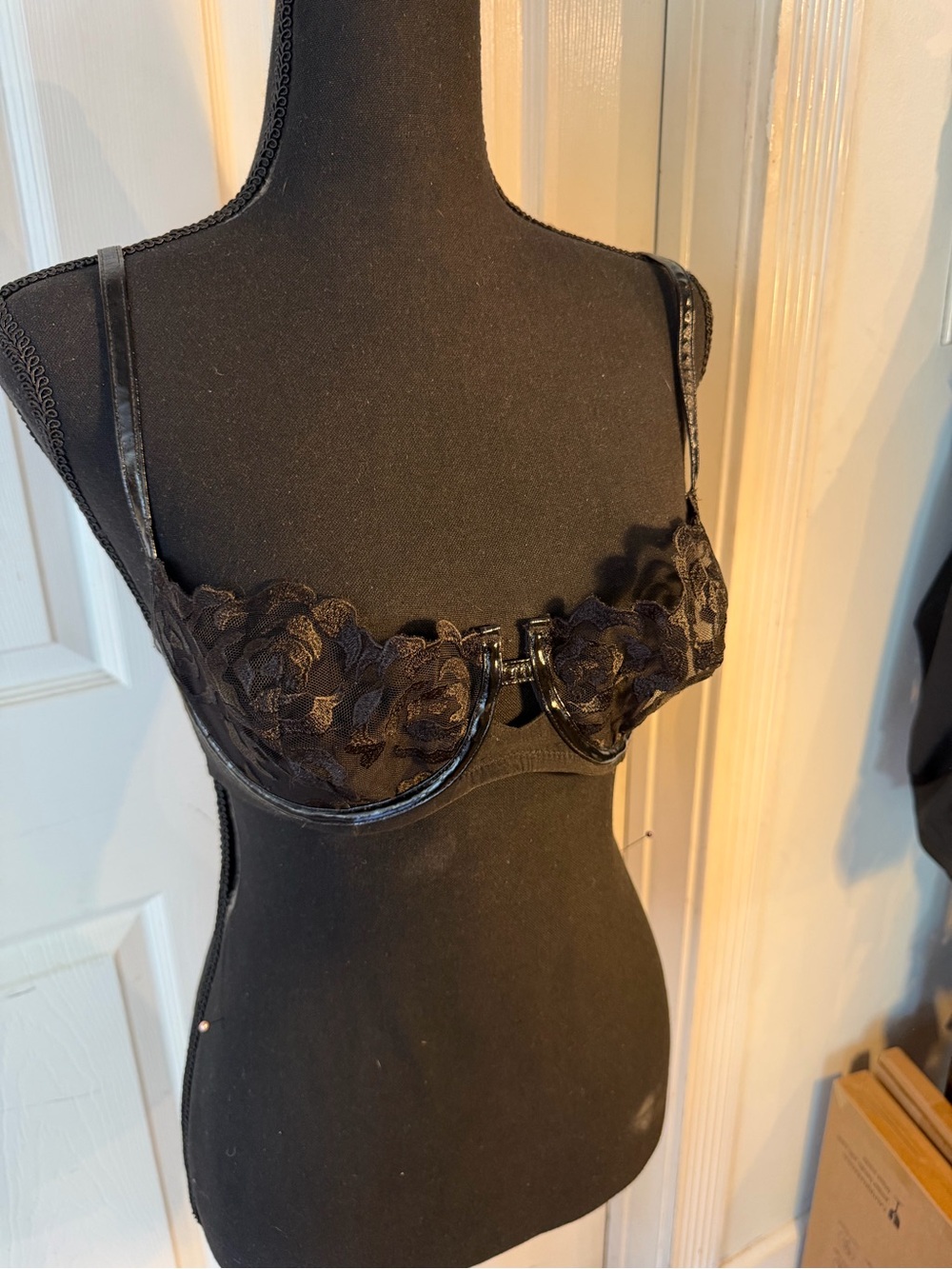 Victoria's Secret Black Lace Underwire Demi Bra vintage